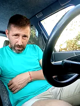 LT-333 – webcam model profile photo Image 17