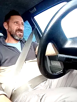 LT-333 – webcam model profile photo Image 19