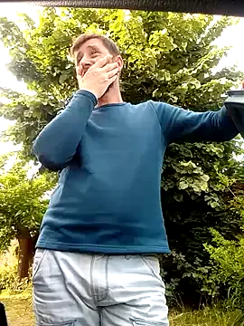 LT-333 – webcam model profile photo Image 4