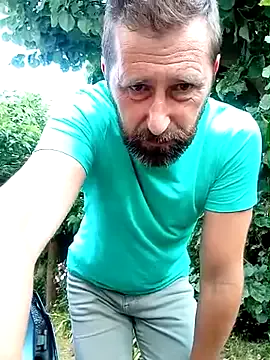 LT-333 – webcam model profile photo Image 6