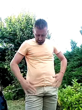 LT-333 – webcam model profile photo Image 7