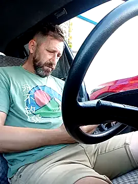 LT-333 – webcam model profile photo Image 9