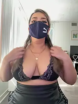 ErzabelLew – webcam model profile photo Image 2