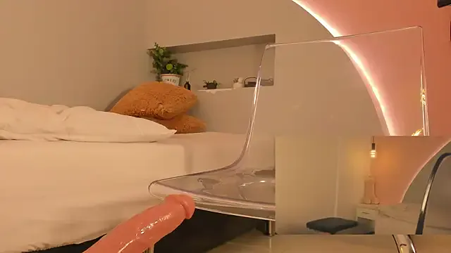 MiraKova – webcam model profile photo Image 11