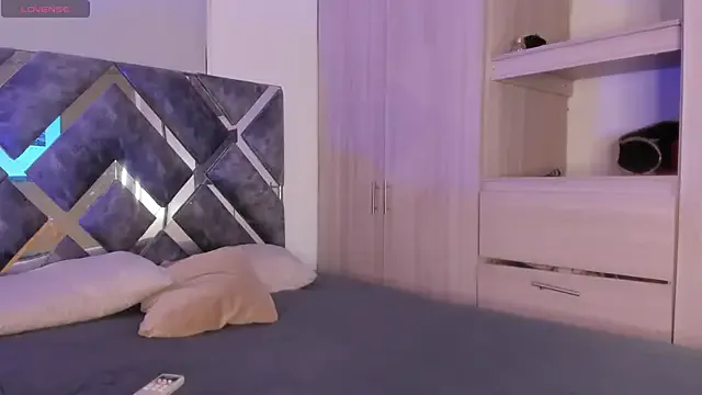 ALISAMAKS – webcam model profile photo Image 5