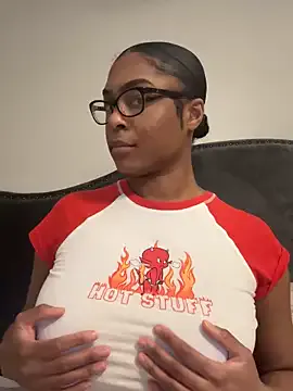 EmaSalis – webcam model profile photo Image 3