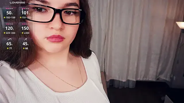 Isabella – webcam model profile photo Image 2