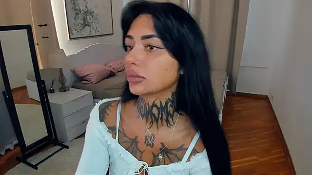 MiraKova – webcam model profile photo Image 14