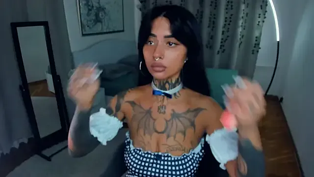 MiraKova – webcam model profile photo Image 18