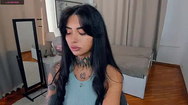 MiraKova – webcam model profile photo Image 8