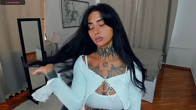 MiraKova – webcam model profile photo Image 9