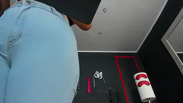 MiraKova – webcam model profile photo Image 12