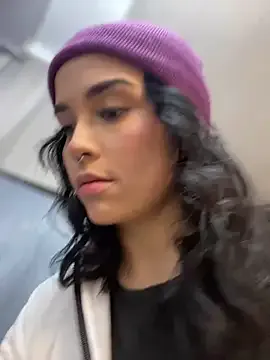 MiraKova – webcam model profile photo Image 13