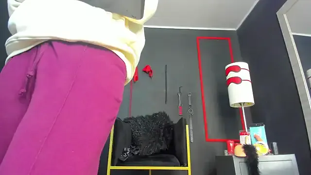 MiraKova – webcam model profile photo Image 17