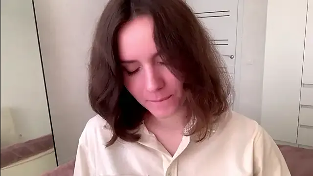 MilaDelays – webcam model profile photo Image 4