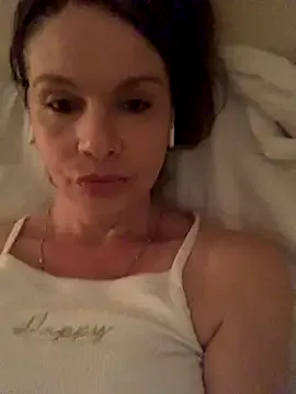 IvyStuart – webcam model profile photo Image 3