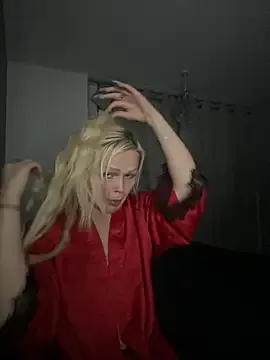 MiraKova – webcam model profile photo Image 3