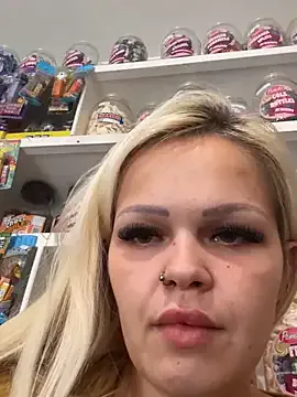 MiraKova – webcam model profile photo Image 5