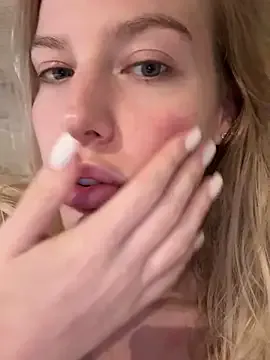 LeyahSummer – webcam model profile photo Image 11