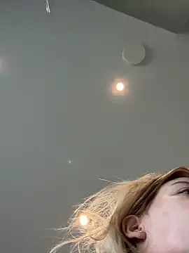 LeyahSummer – webcam model profile photo Image 12