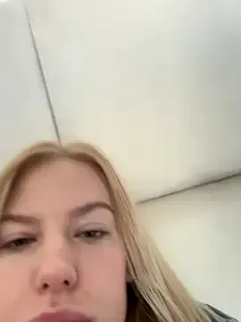 LeyahSummer – webcam model profile photo Image 6