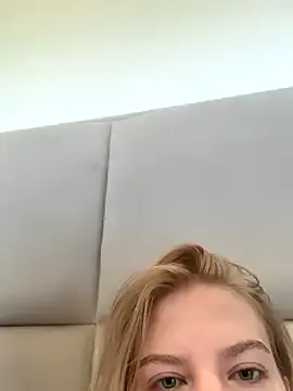 LeyahSummer – webcam model profile photo Image 7