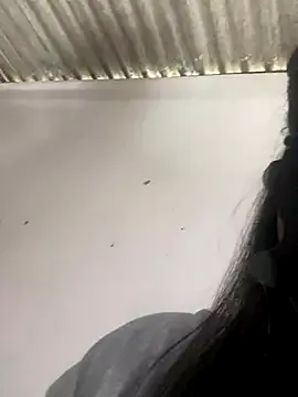 Bella – webcam model profile photo Image 2