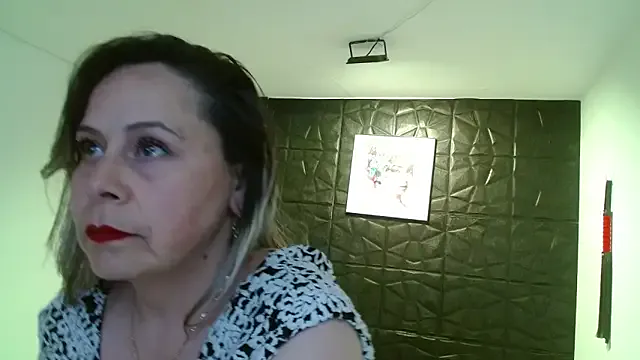 AyshaConnor – webcam model profile photo Image 13