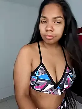 MainPleasure – webcam model profile photo Image 4
