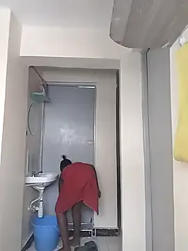 MiraKova – webcam model profile photo Image 13