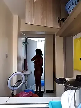 MiraKova – webcam model profile photo Image 3