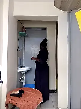 MiraKova – webcam model profile photo Image 6