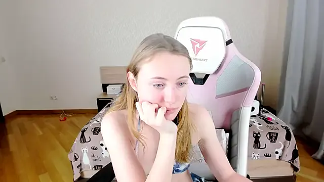 MiraKova – webcam model profile photo Image 11