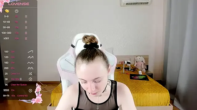 MiraKova – webcam model profile photo Image 16