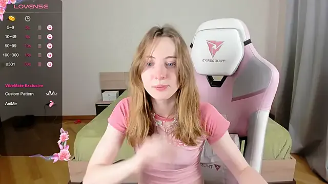 MiraKova – webcam model profile photo Image 3