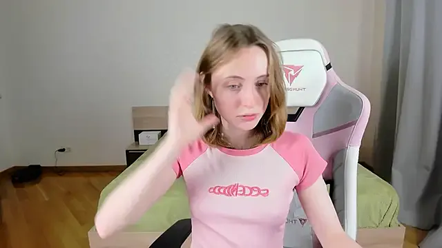 MiraKova – webcam model profile photo Image 4