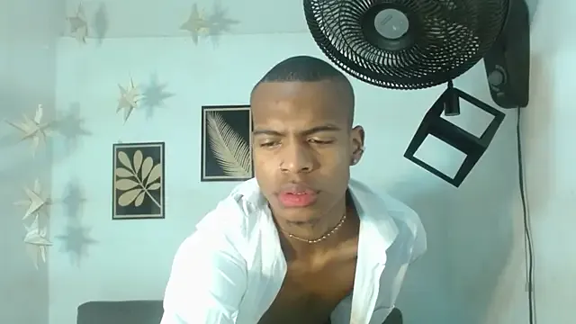 Benson18y – webcam model profile photo Image 7