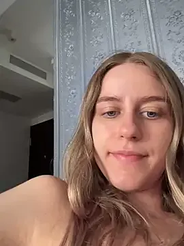 SarahLiberti – webcam model profile photo Image 9
