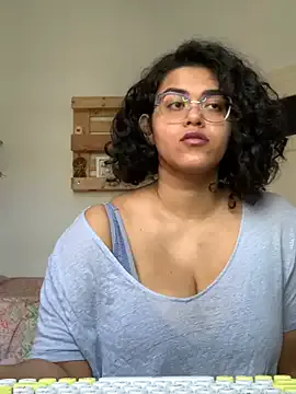 Curvydesifromgermany's Thumb Image