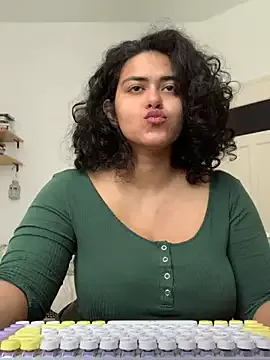 Curvydesifromgermany Image 13