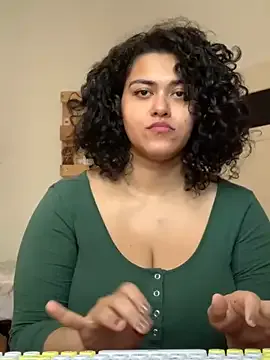 Curvydesifromgermany Image 4