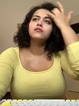 Curvydesifromgermany Image 9