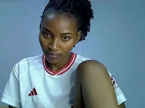 MiraKova – webcam model profile photo Image 5