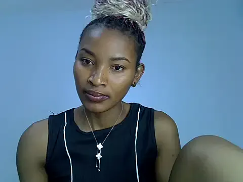 MiraKova – webcam model profile photo Image 8