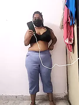 Isabella – webcam model profile photo Image 15