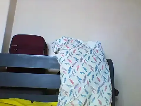 MiraKova – webcam model profile photo Image 5