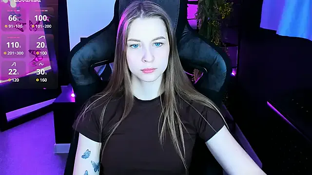 MiraKova – webcam model profile photo Image 3