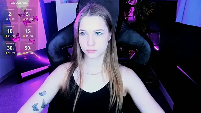 MiraKova – webcam model profile photo Image 8