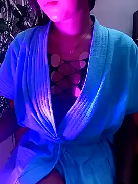 Bella – webcam model profile photo Image 14