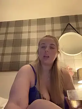 CutieCurvyGirlxo Image 3